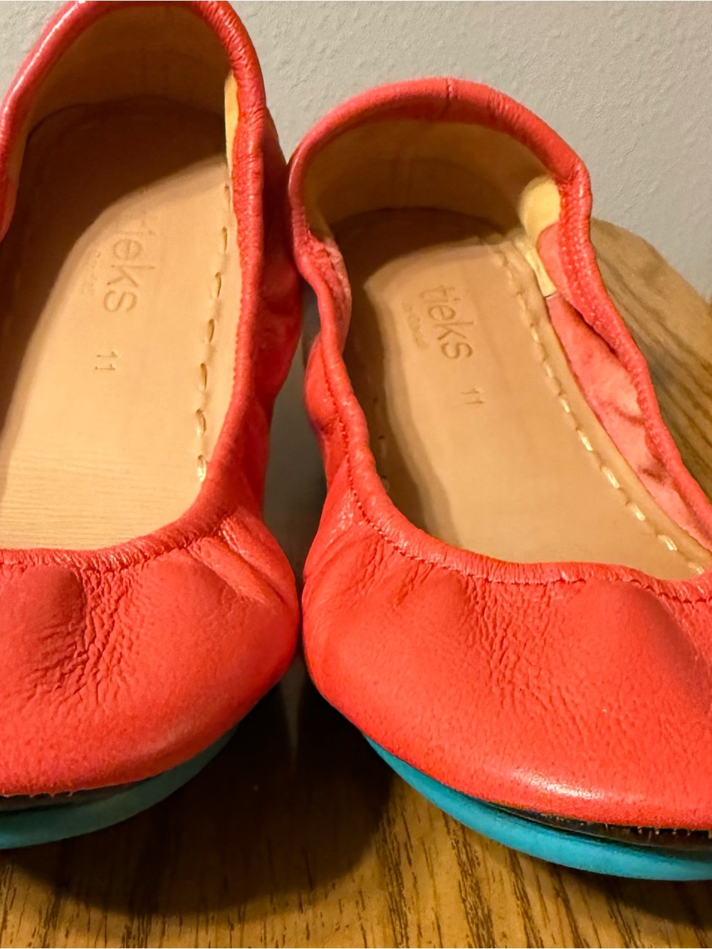 Like New Poppy Tieks Size 11 - Picture 3 of 4